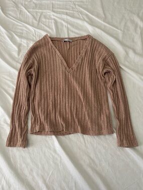 Zara Ribbed V-Neck Top in Tan size small